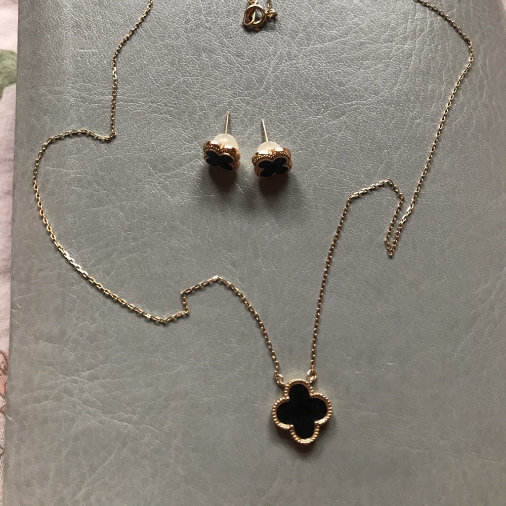 Alexa and Tori Van Cleef and Arpels 14K Solid Gold